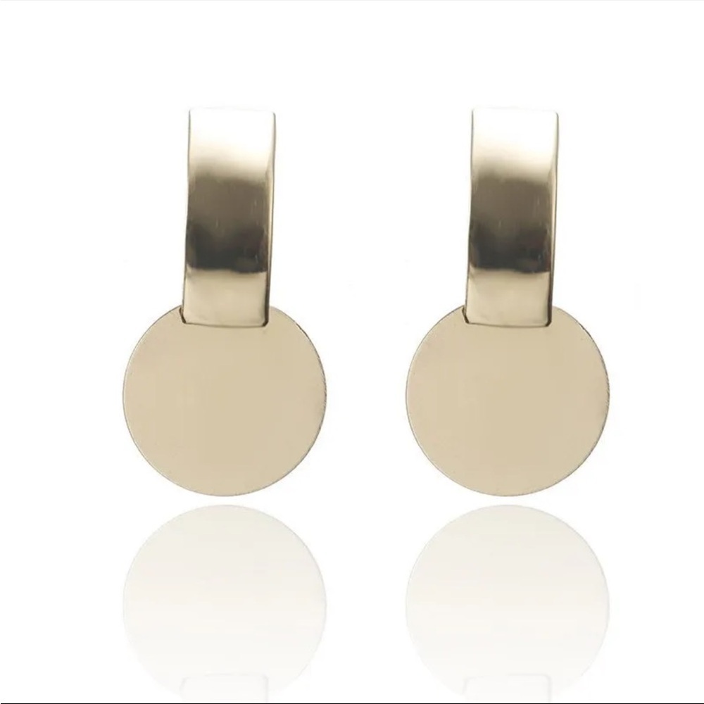 Geometric Circle Dangling Earrings in Gold